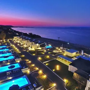 https://crystal-villas-suites.hotelschalkidiki.net